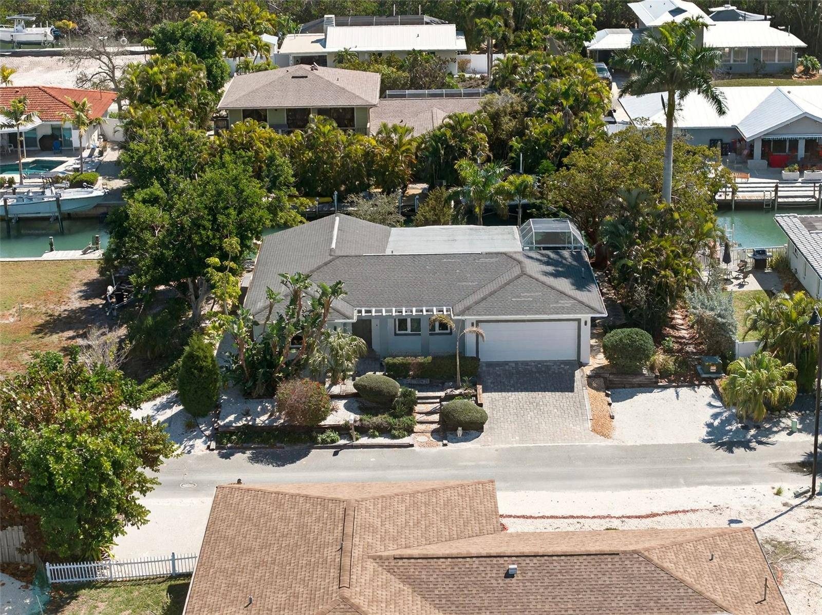 550 DE NARVAEZ DR, Longboat Key, FL 34228