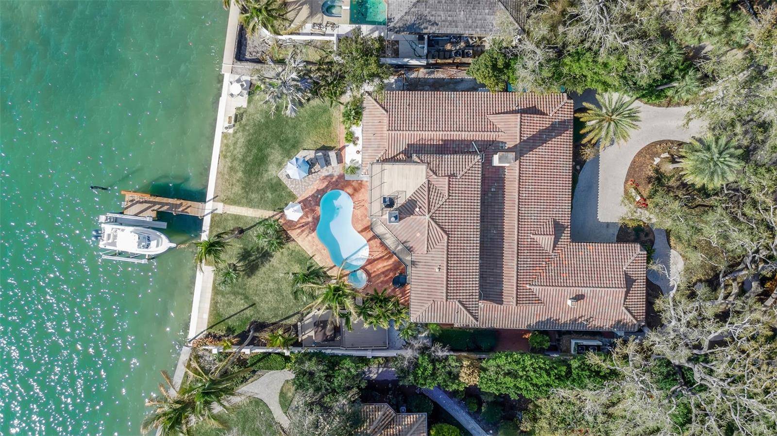 1504 S LODGE DR, Sarasota, FL 34239