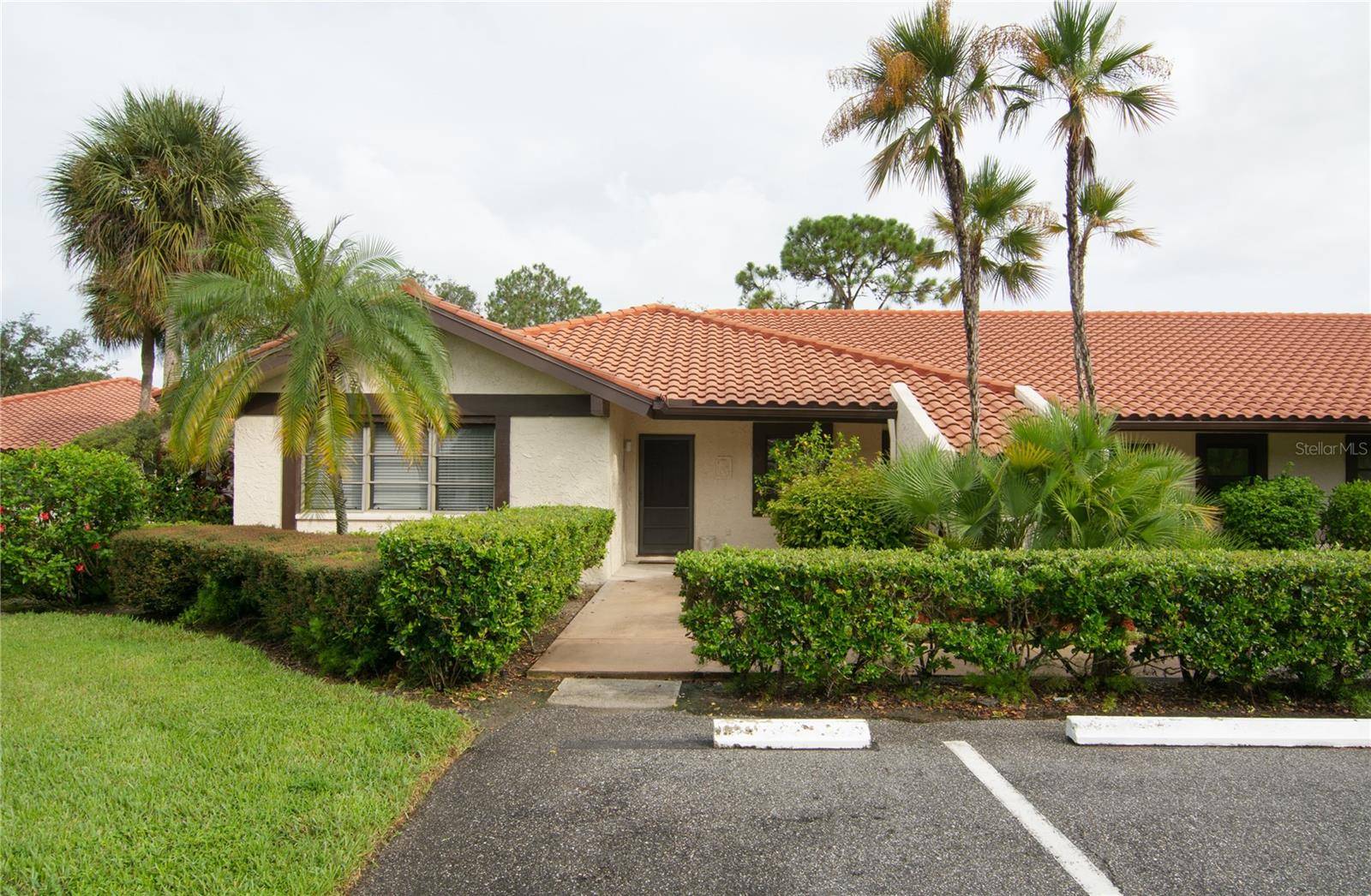 5635 GOLF POINTE DR #101, Sarasota, FL 34243