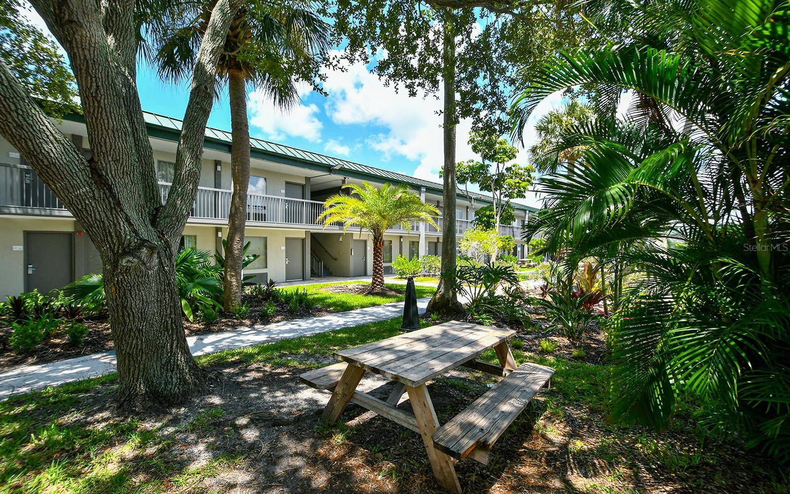 7150 N TAMIAMI TRL #S-612, Sarasota, FL 34243