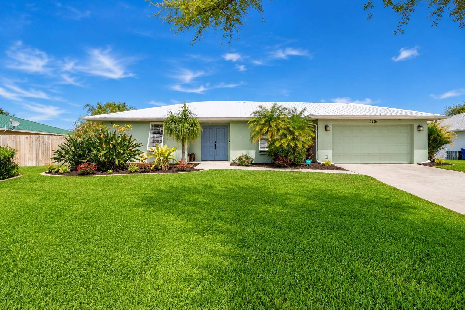 7926 CYPRESS LAKE DR, Sarasota, FL 34243