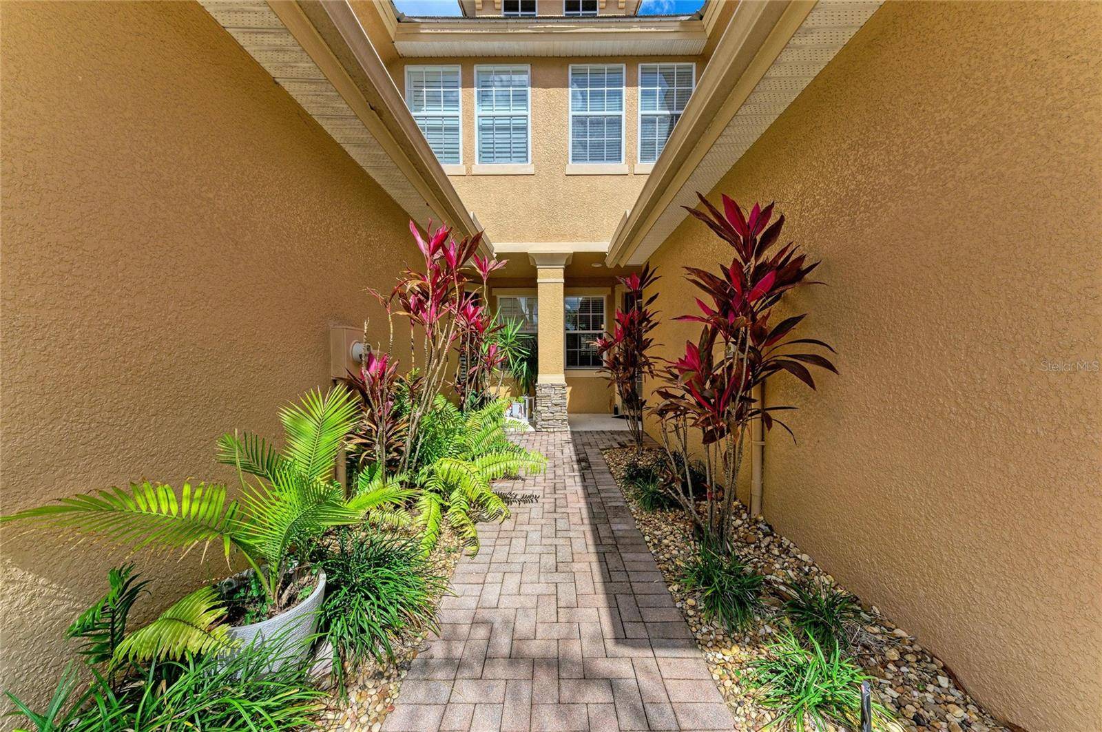 8160 VILLA GRANDE CT, Sarasota, FL 34243