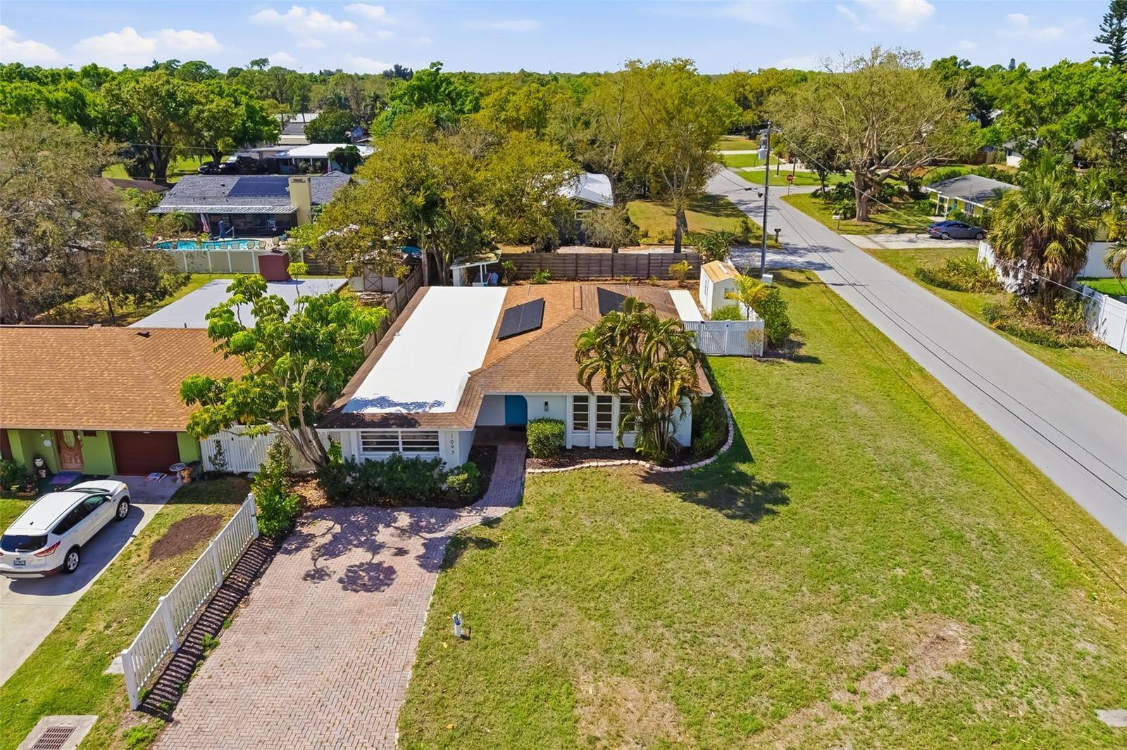 1097 WILLIS AVE, Sarasota, FL 34232