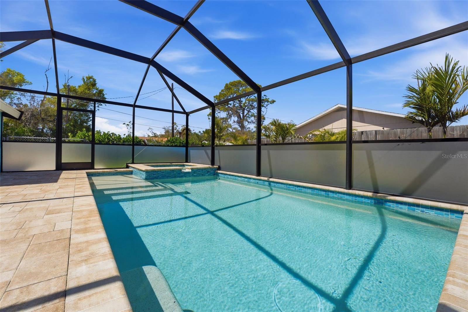 2400 PINE CT, Nokomis, FL 34275