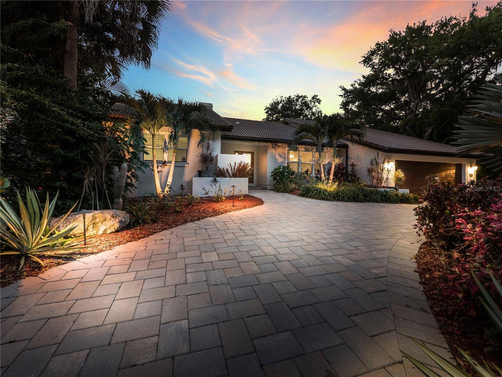 5231 SIESTA COVE DR, Sarasota, FL 34242
