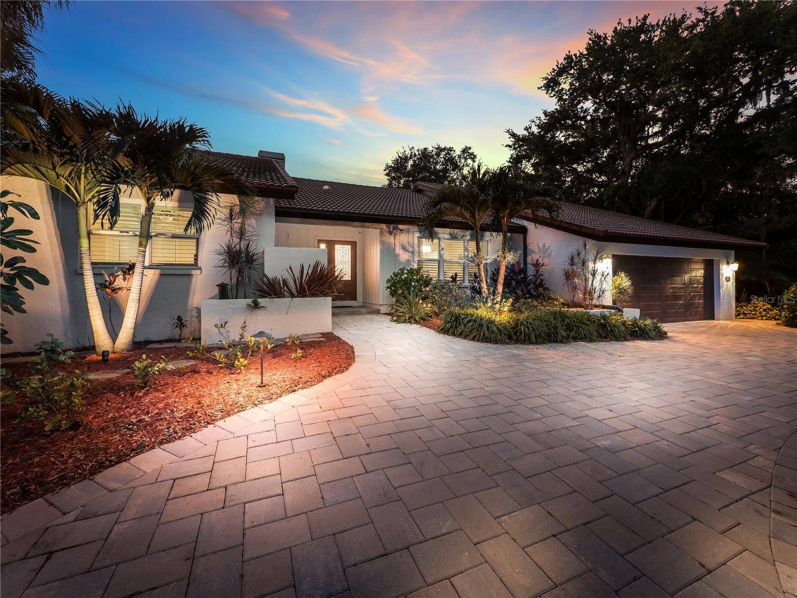 5231 SIESTA COVE DR, Sarasota, FL 34242
