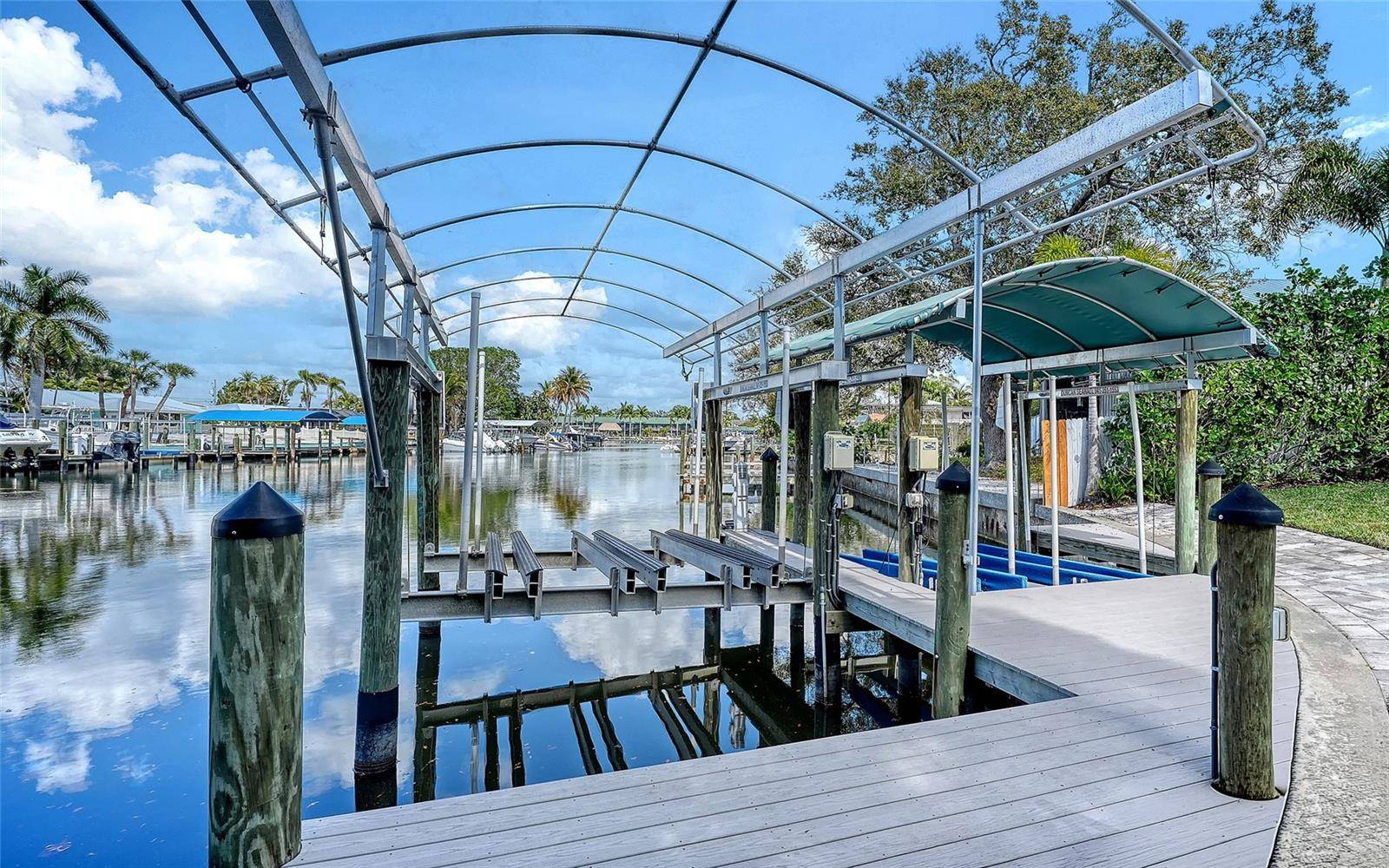 121 HOLLY AVE, Sarasota, FL 34243