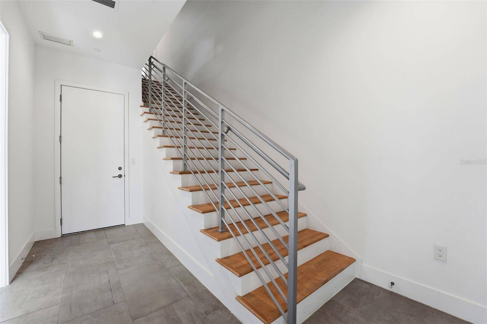 620 RAWLS AVE, Sarasota, FL 34236