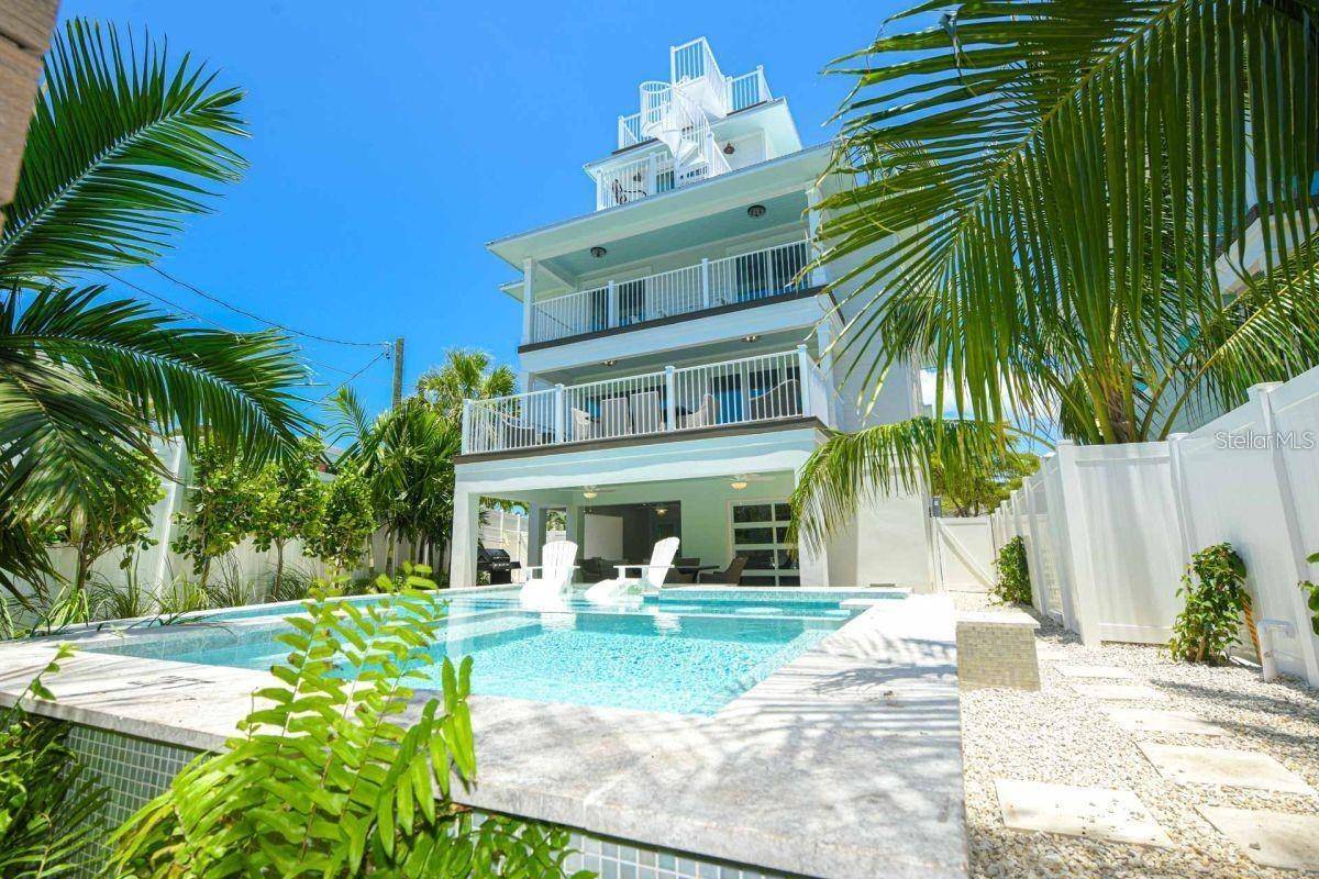 332 AVENIDA DE MAYO, Sarasota, FL 34242