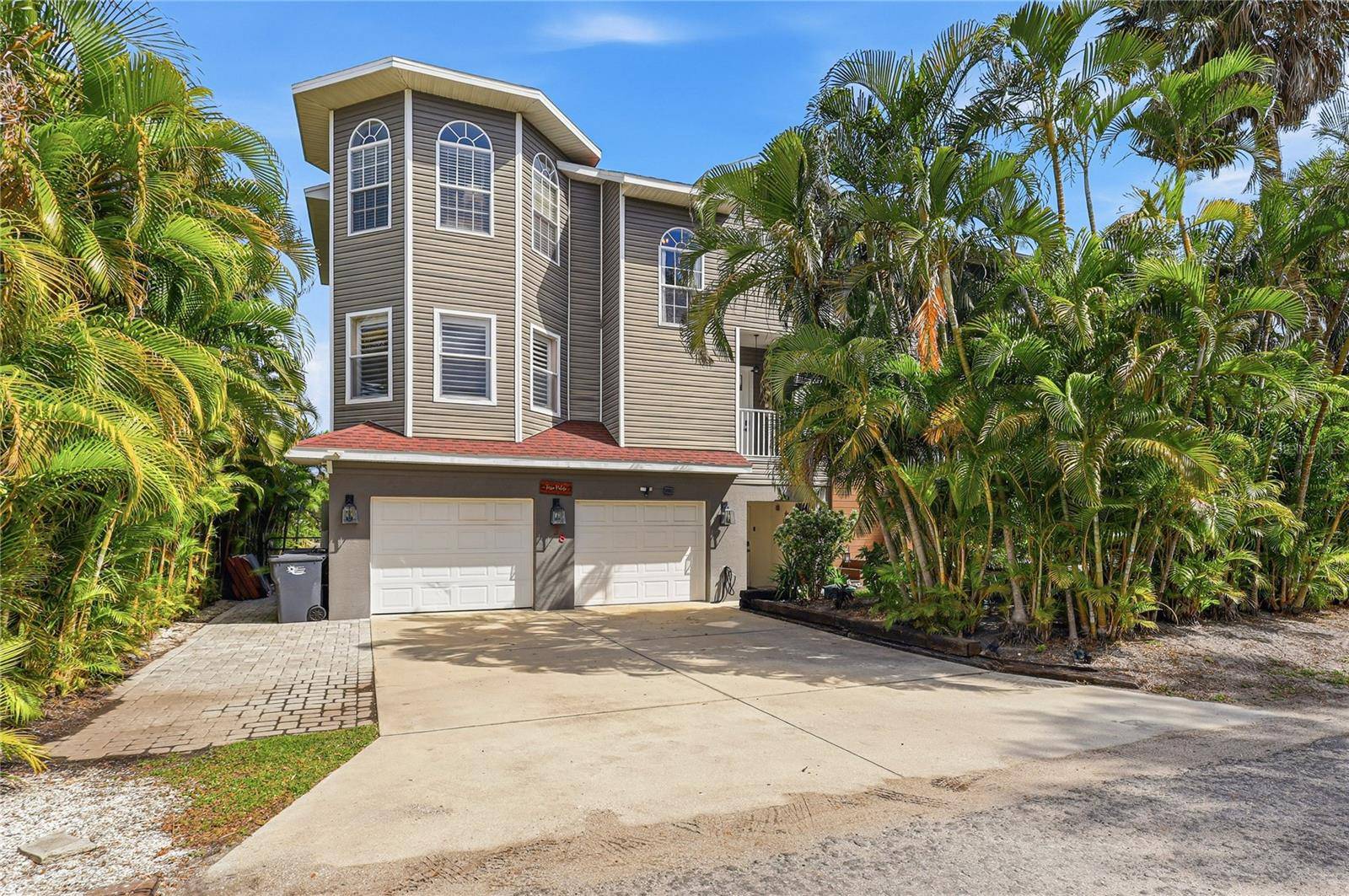28 MICHIANA DR, Terra Ceia, FL 34250