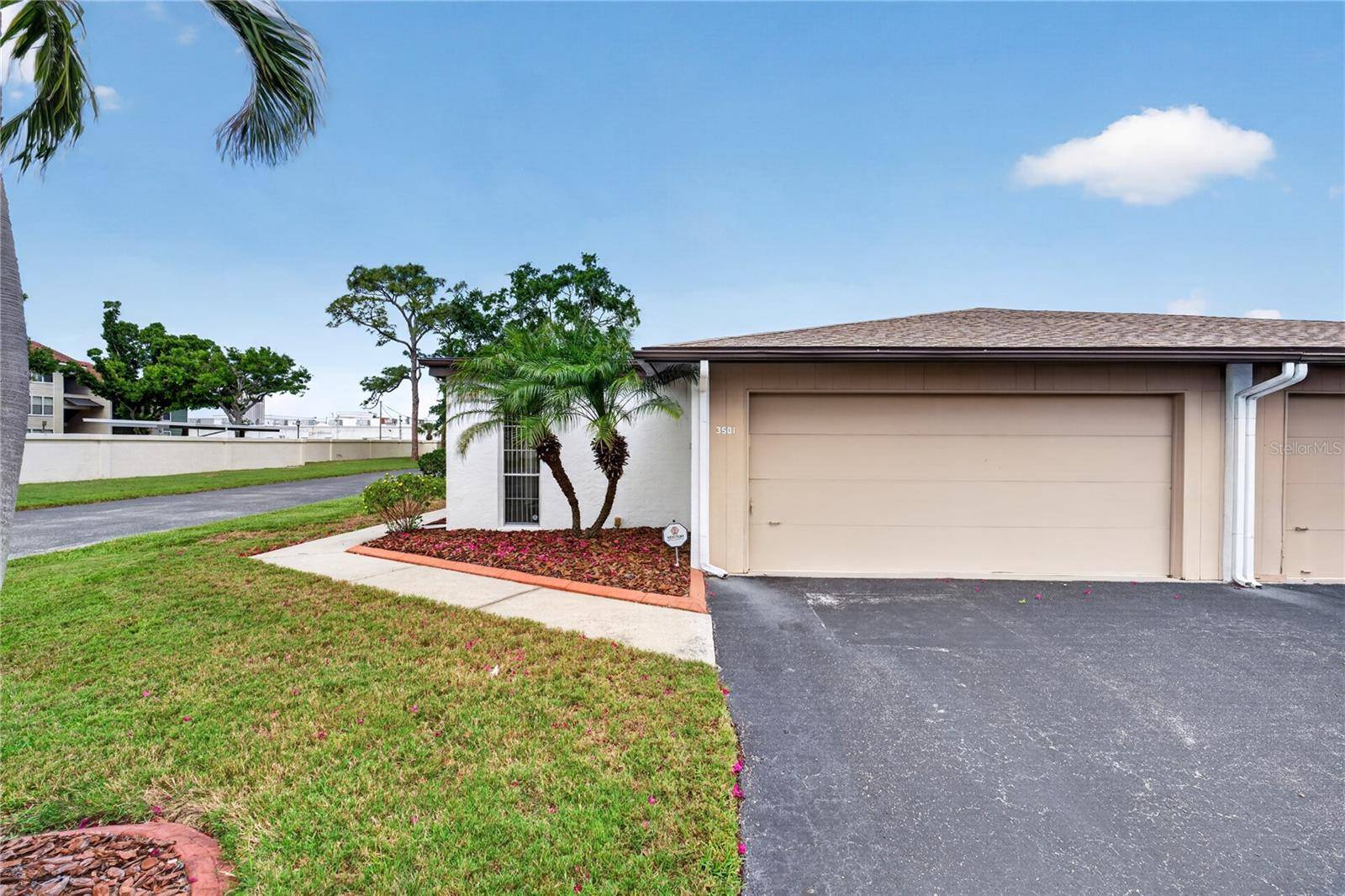 3501 N VILLAGE CT #220, Sarasota, FL 34231
