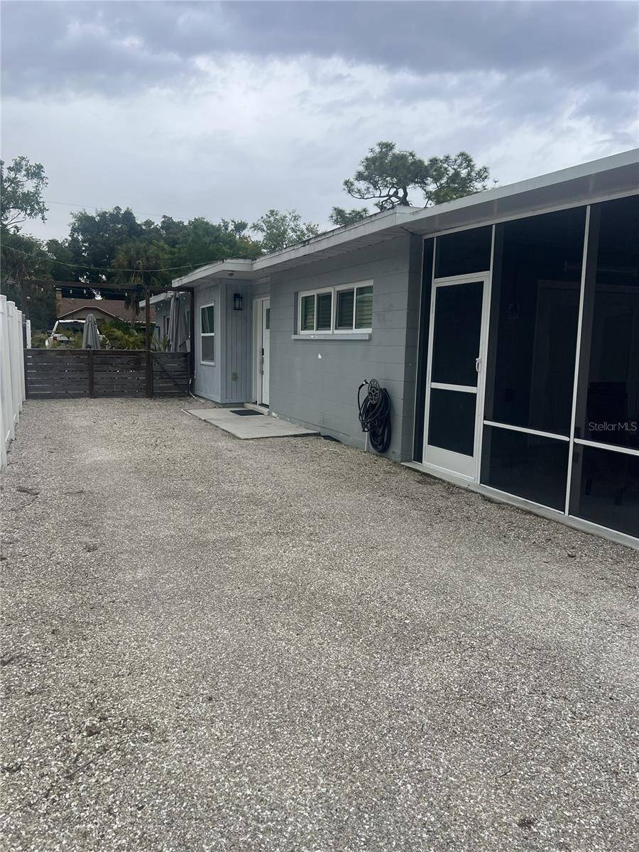 1742 8TH ST, Sarasota, FL 34236