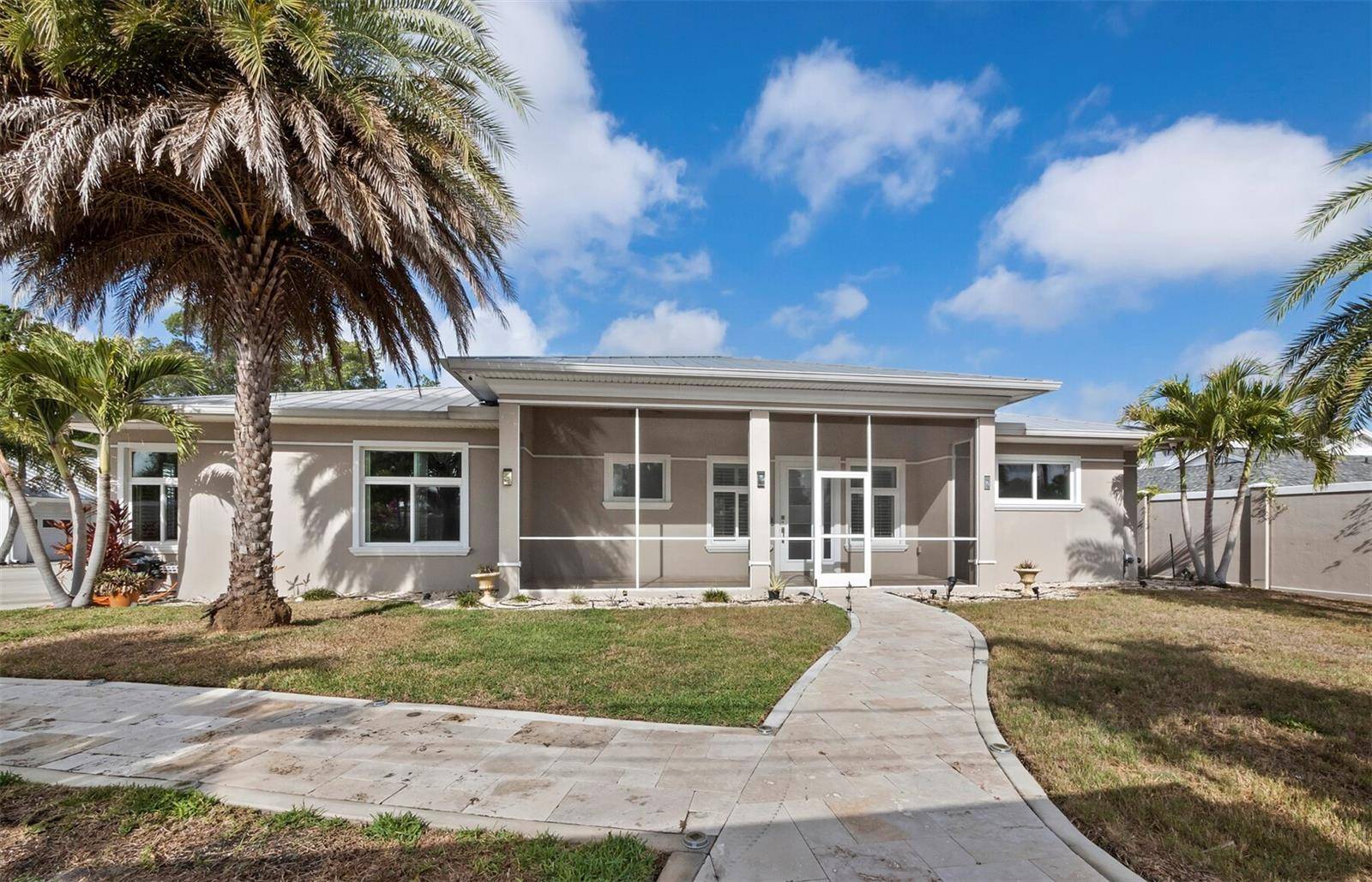 5618 BRITANNIA DR, Sarasota, FL 34231