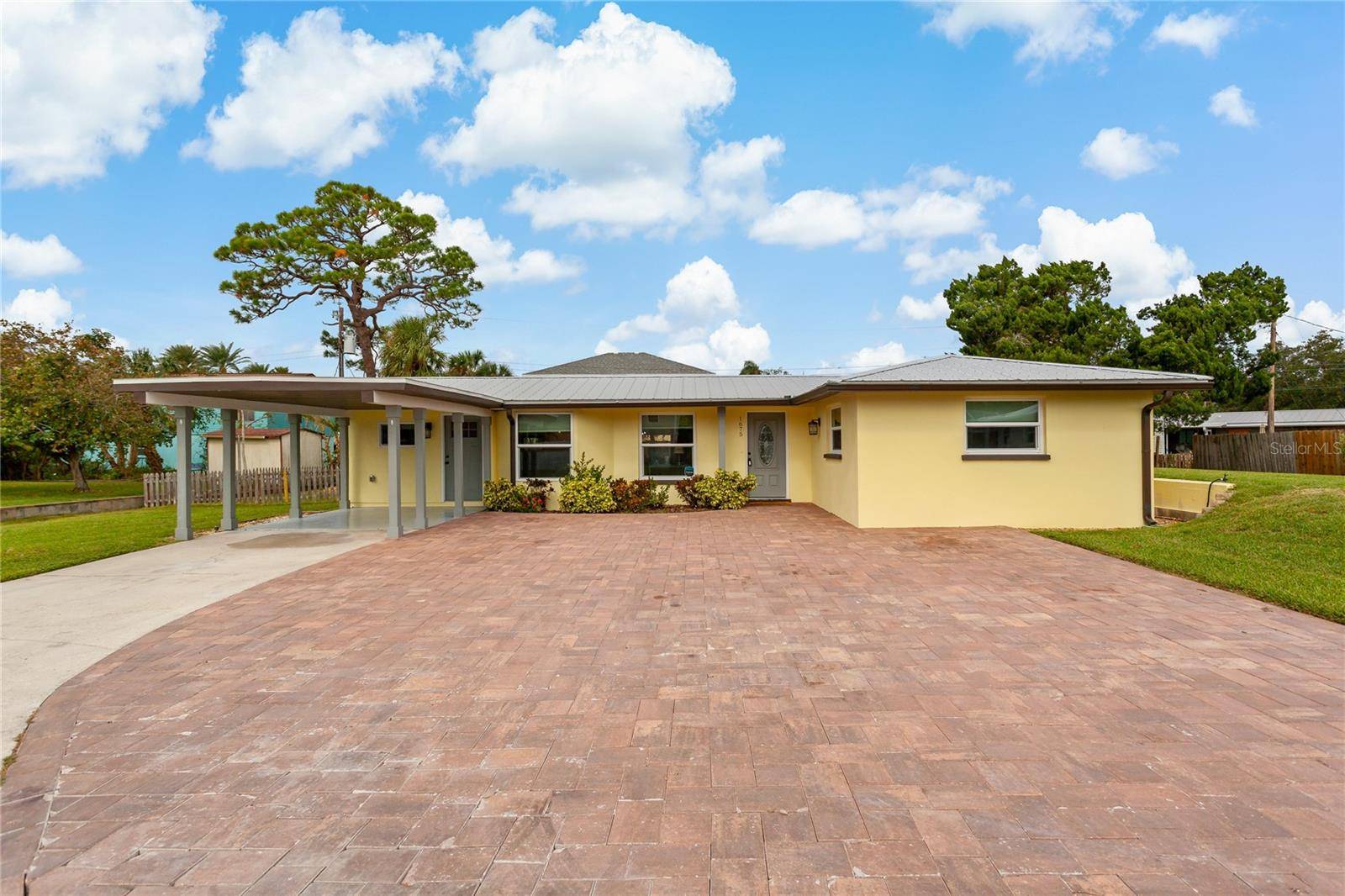 1675 BLAKEMORE LN, Sarasota, FL 34231