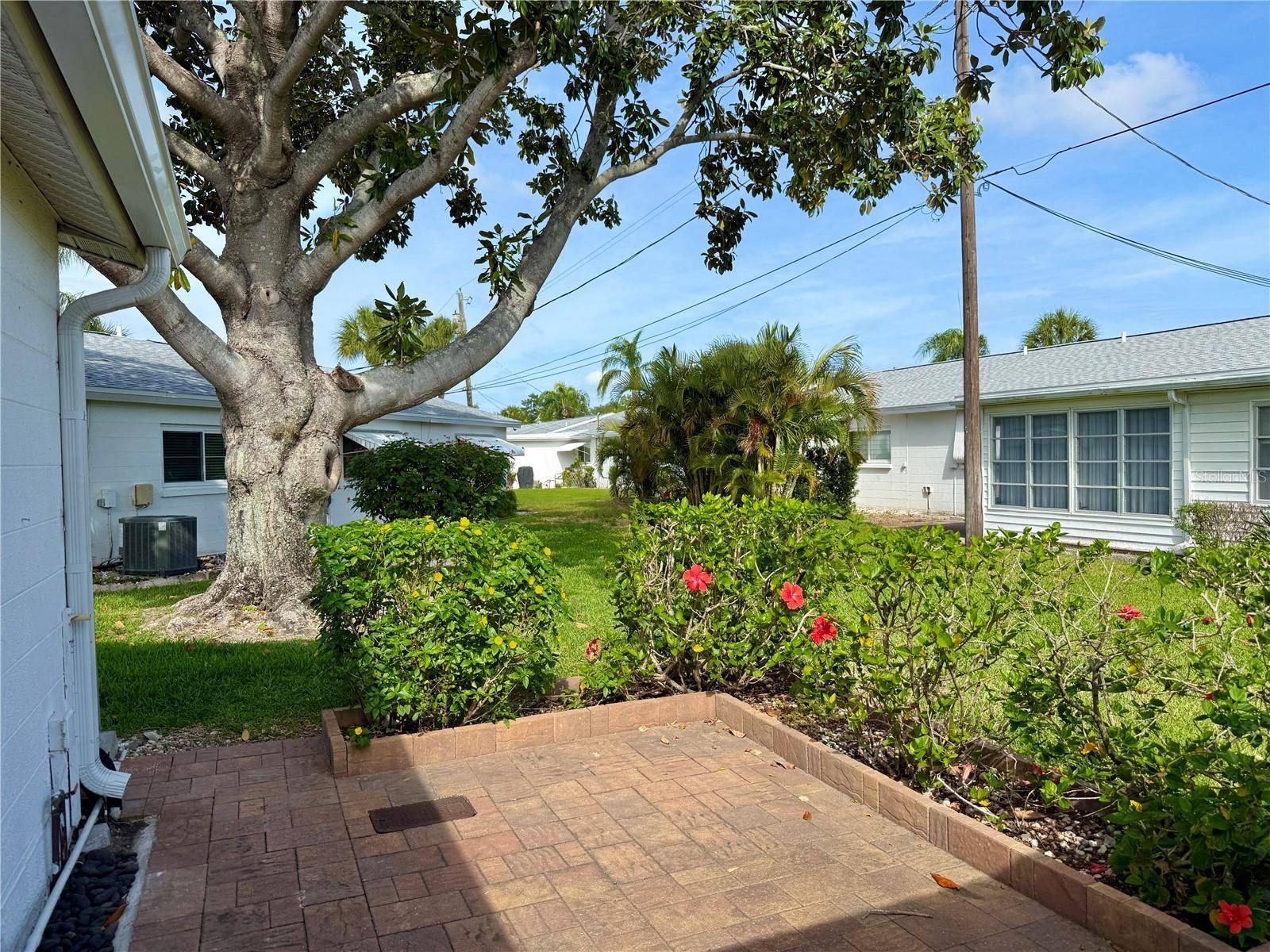 2221 ORANGE BLOSSOM LN, Bradenton, FL 34207