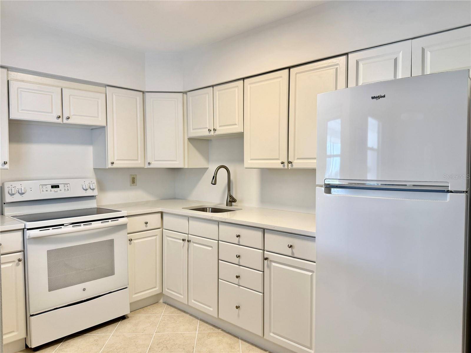 2221 ORANGE BLOSSOM LN, Bradenton, FL 34207