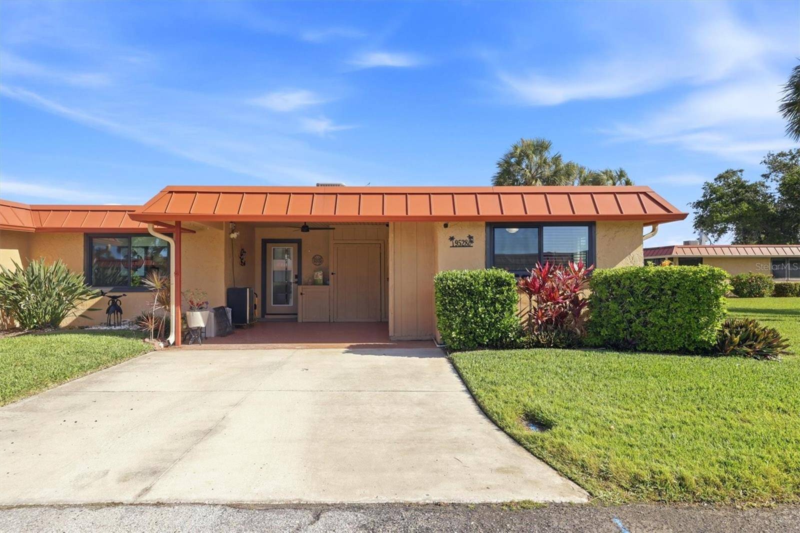 9528 ANTIQUA CV #9528, Bradenton, FL 34210