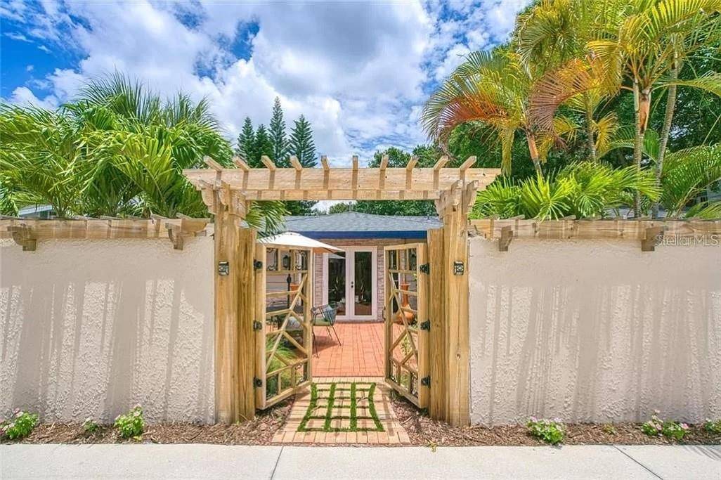 1127 S OSPREY AVE, Sarasota, FL 34236