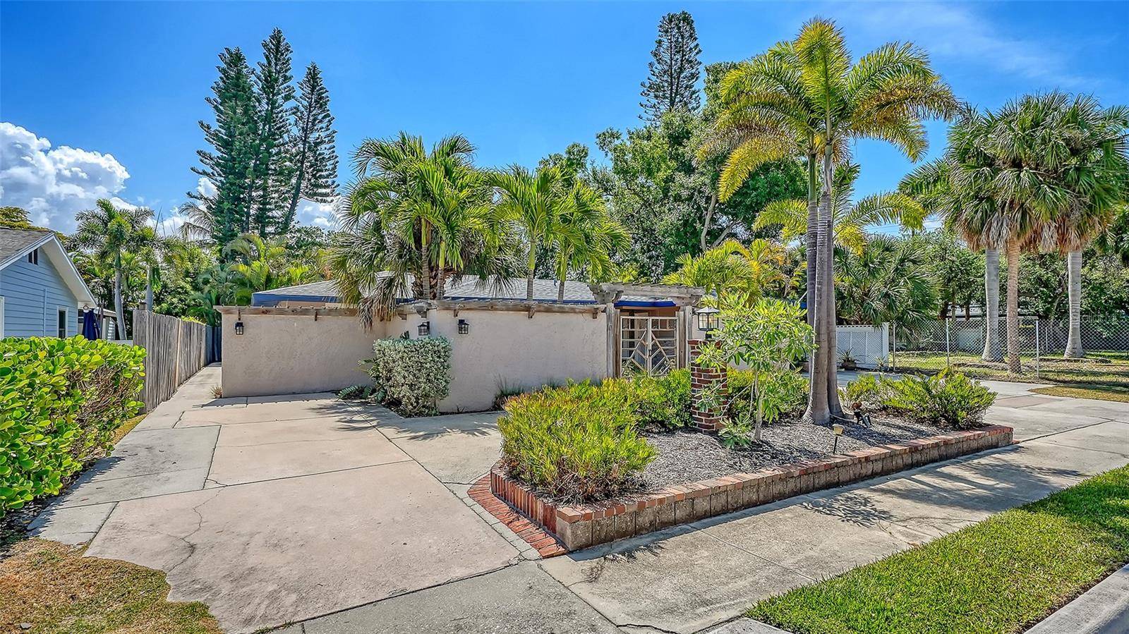 1127 S OSPREY AVE, Sarasota, FL 34236