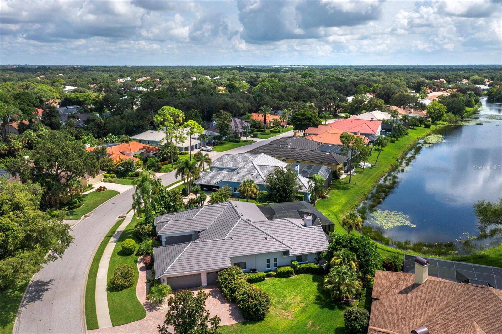 8615 WOODBRIAR DR, Sarasota, FL 34238