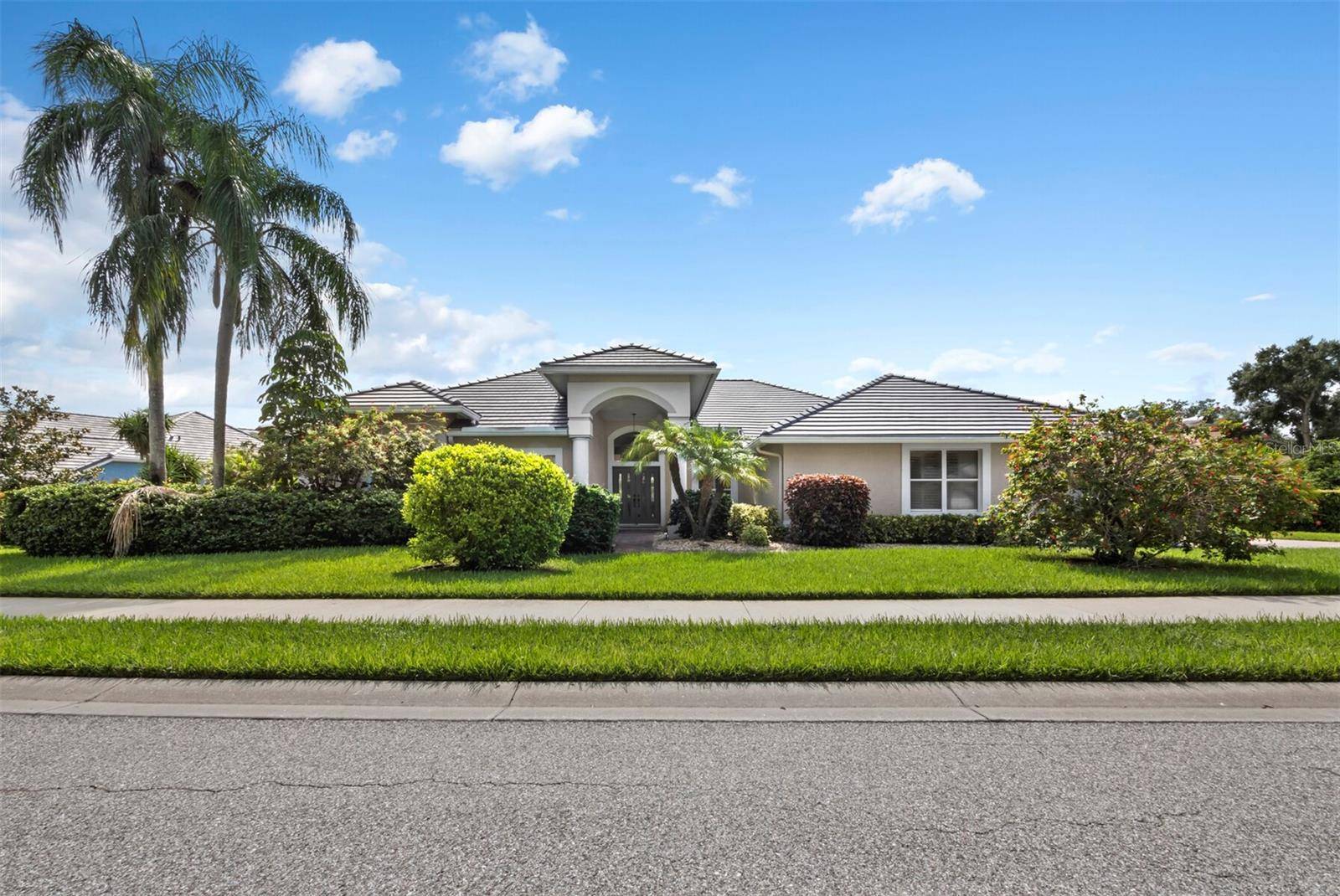 8615 WOODBRIAR DR, Sarasota, FL 34238