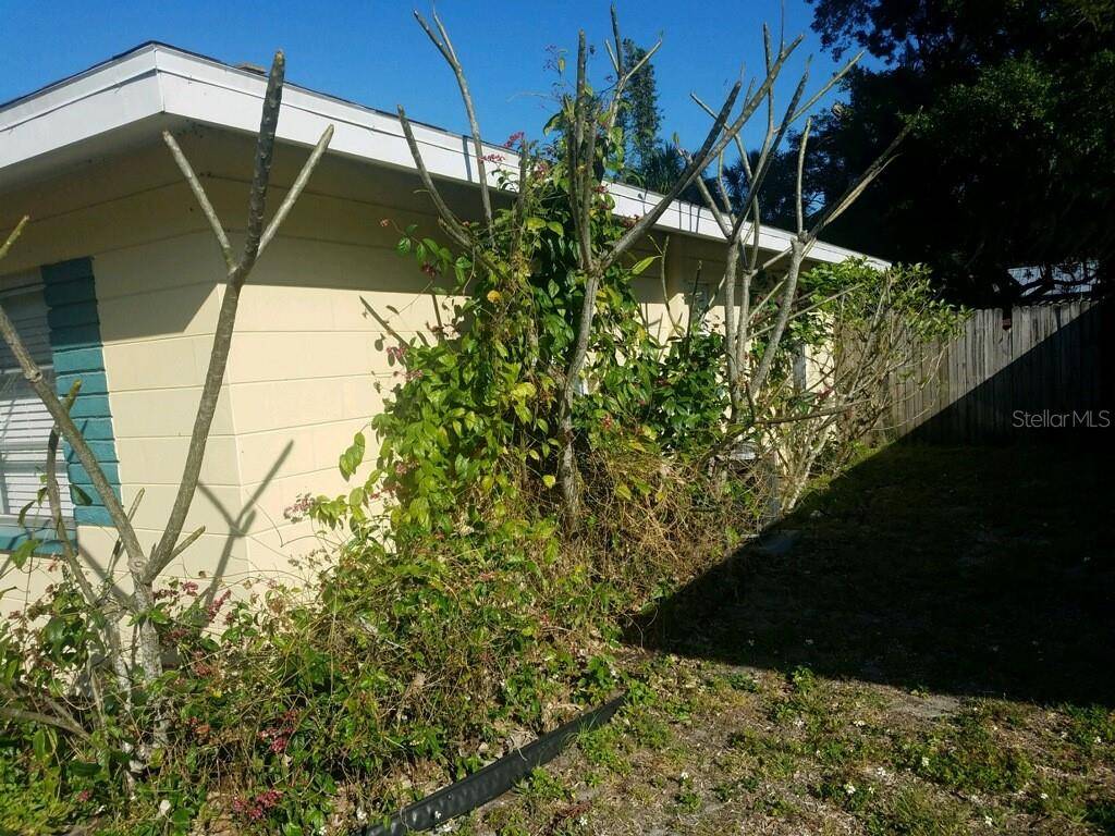 2165 SUNNYSIDE LN, Sarasota, FL 34239
