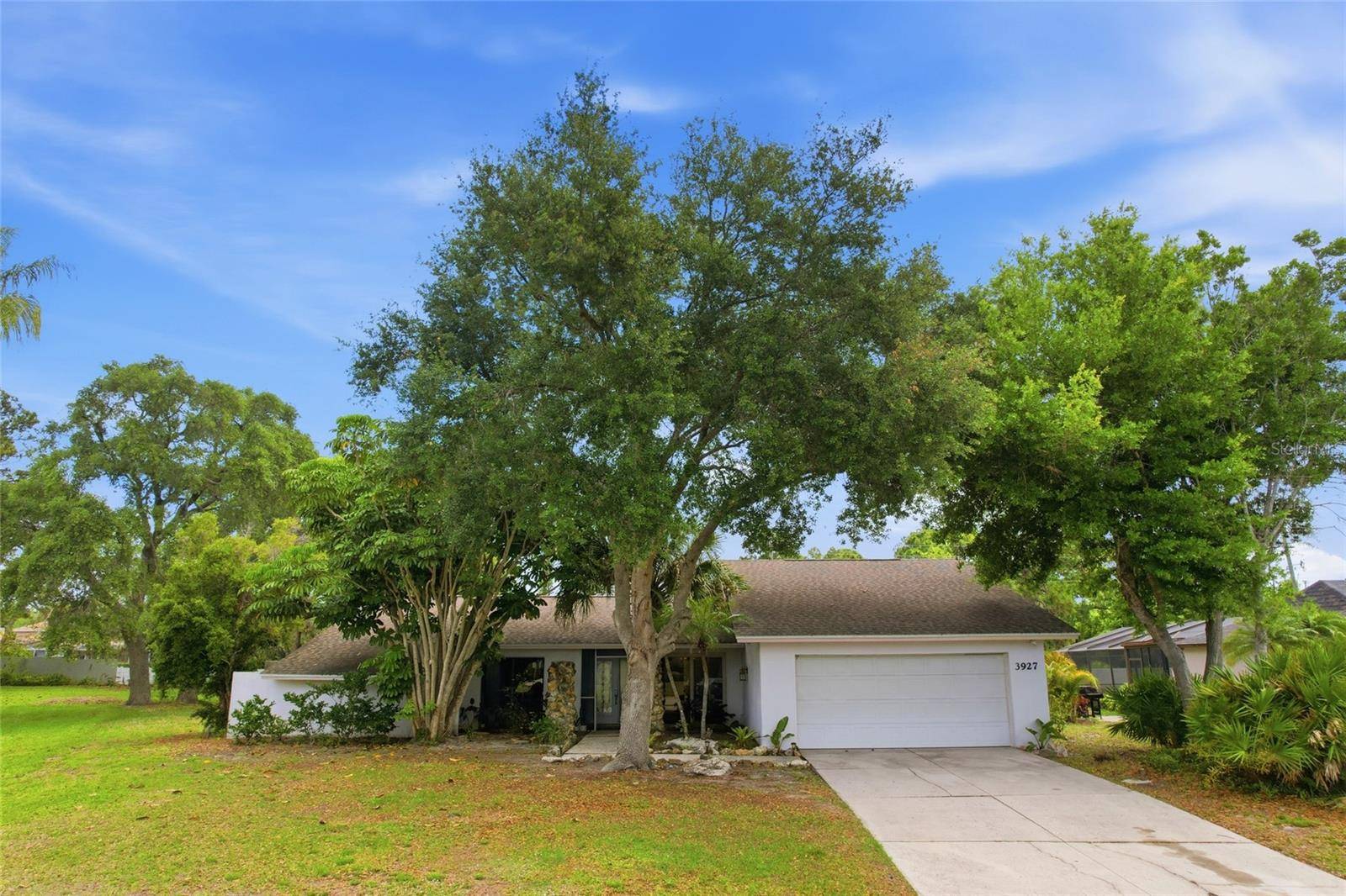 3927 COUNTRY VIEW LN, Sarasota, FL 34233