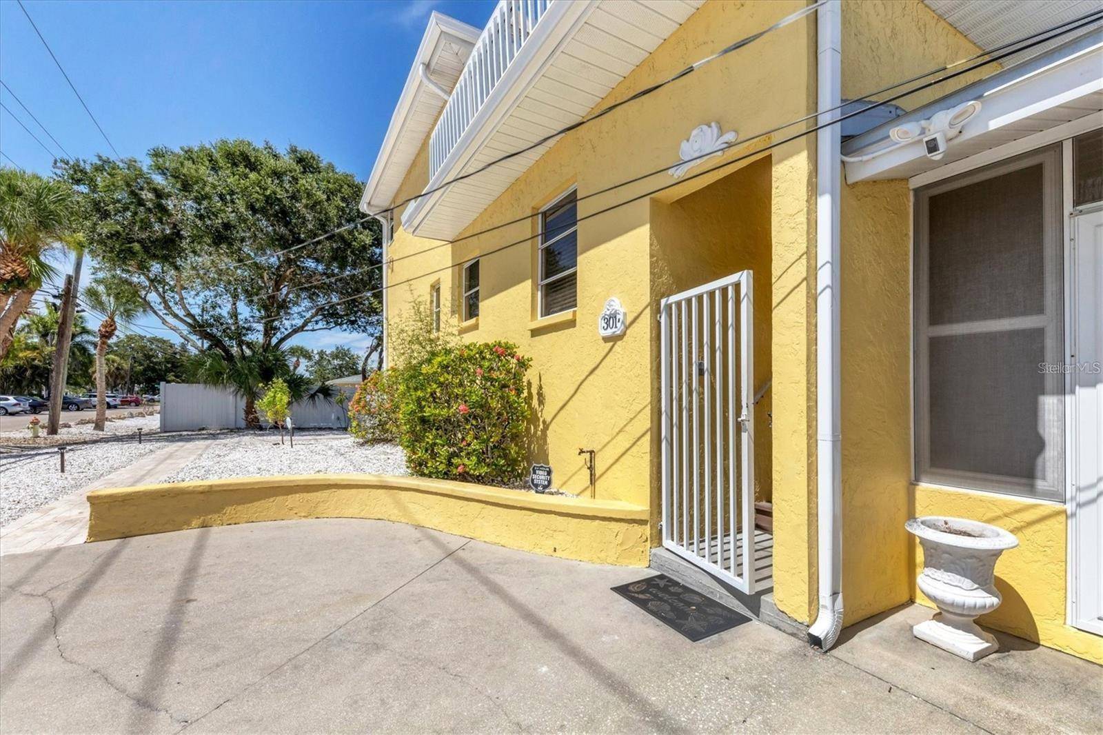 301 AVENIDA MADERA #A, Sarasota, FL 34242