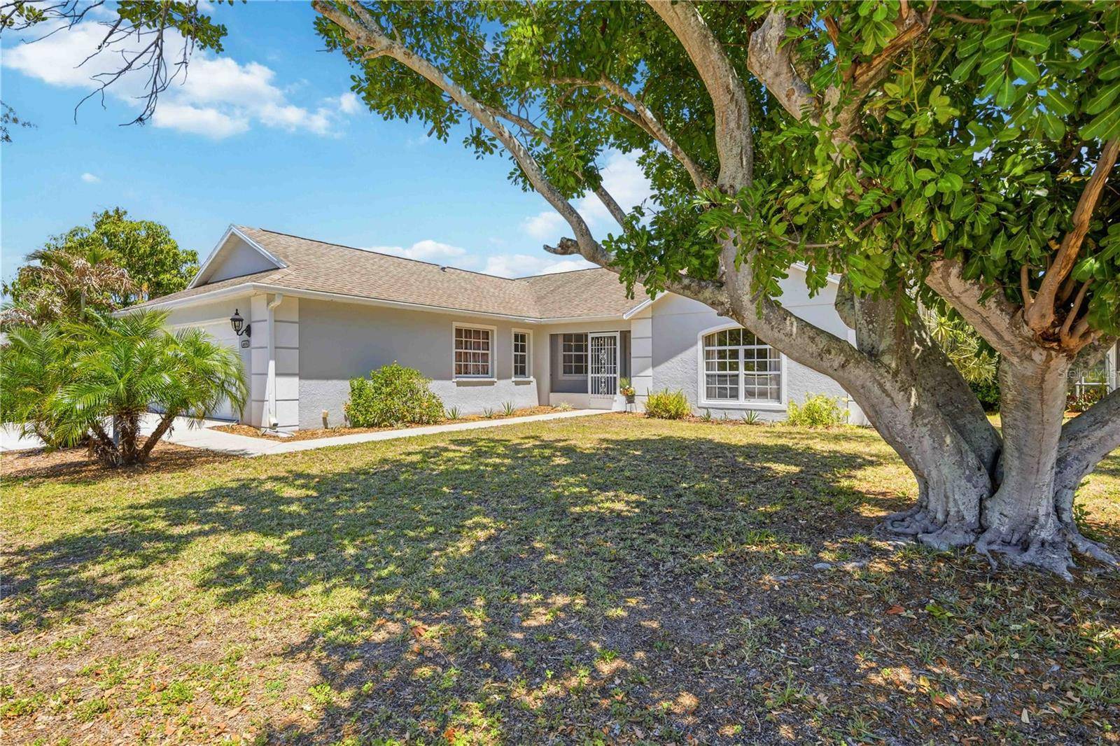 4851 HAMLETS GROVE DR, Sarasota, FL 34235