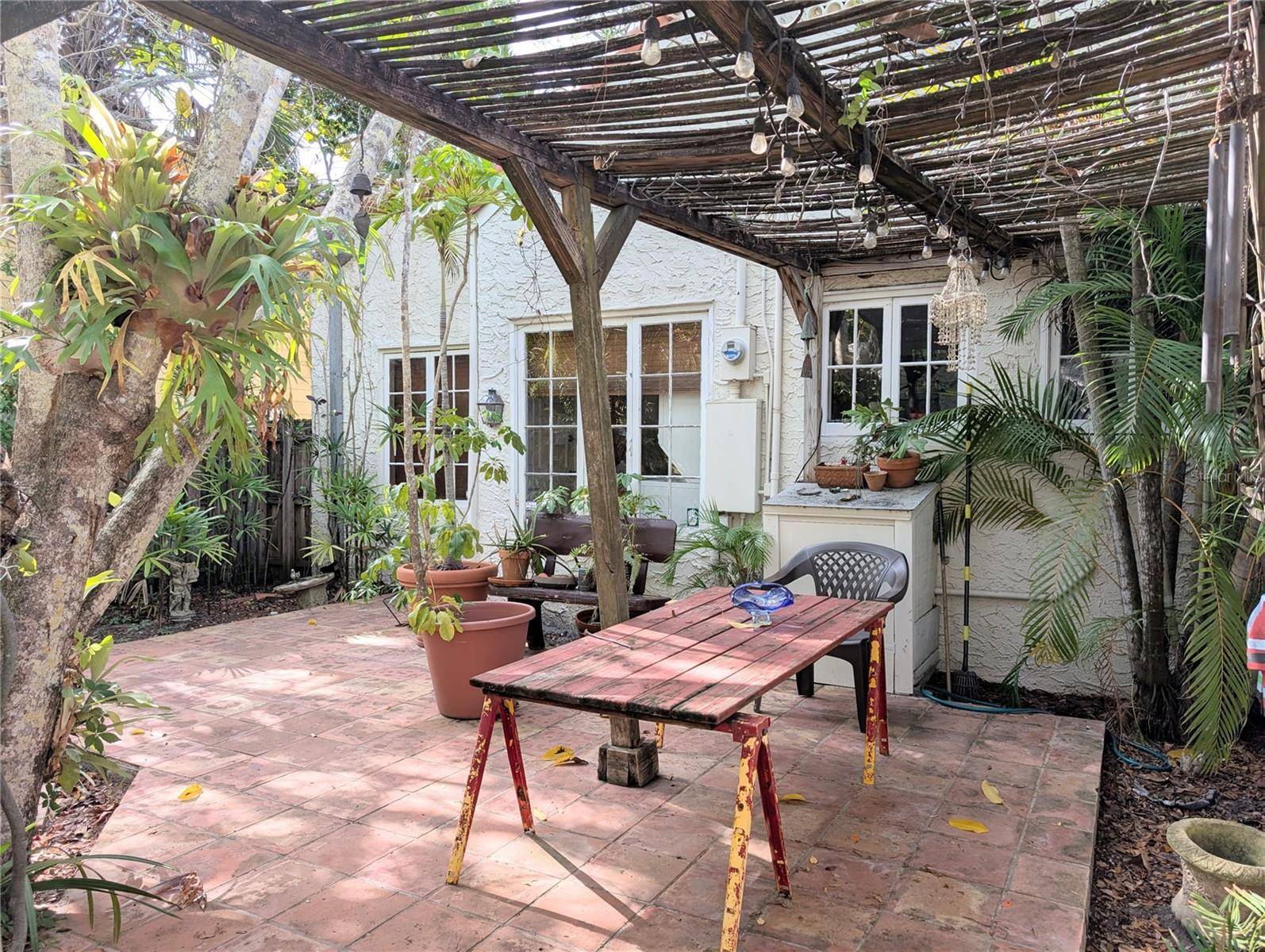 1701 SIESTA DR, Sarasota, FL 34239
