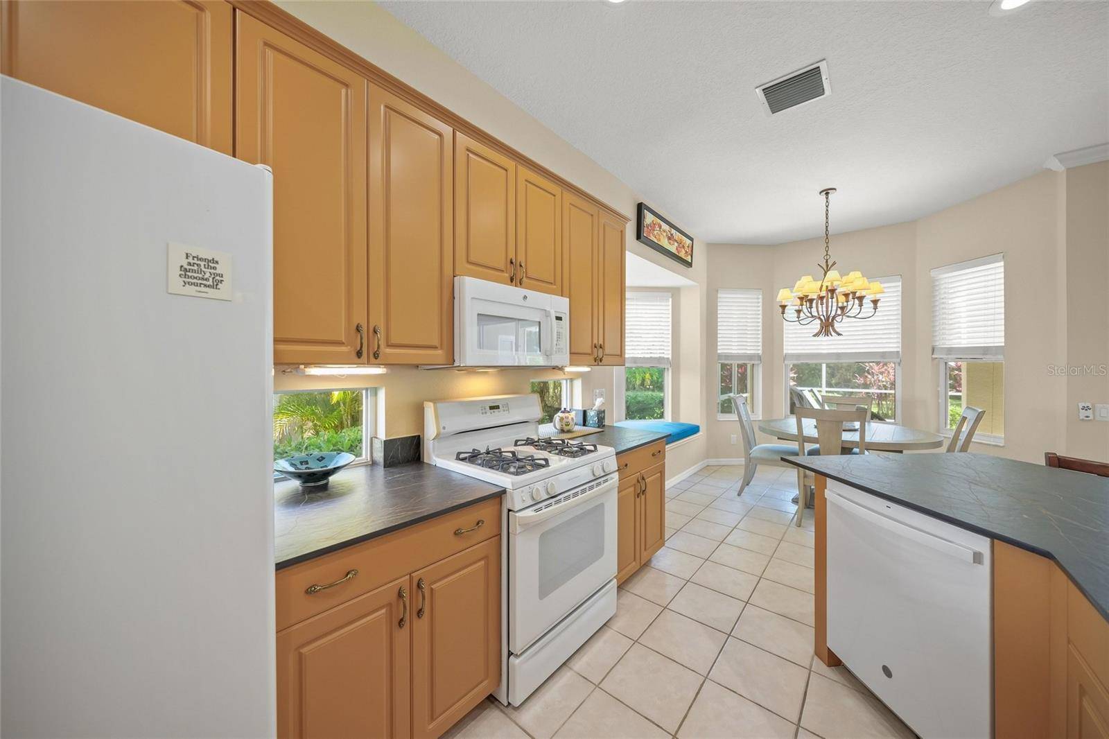 6923 LENNOX PL, University Park, FL 34201