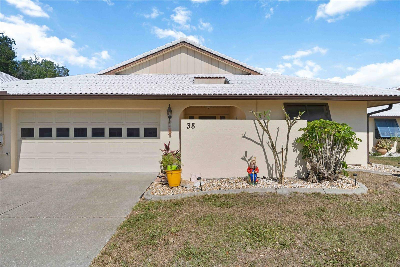 38 PEBBLE ROCK DR, Venice, FL 34293
