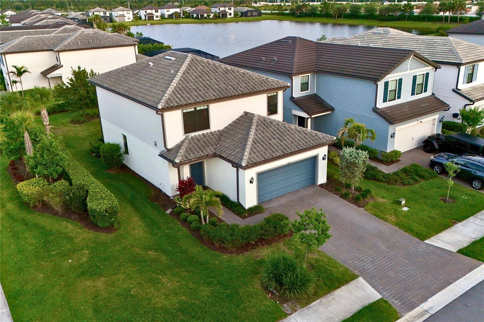 6111 BLUESTAR CT, Lakewood Ranch, FL 34211