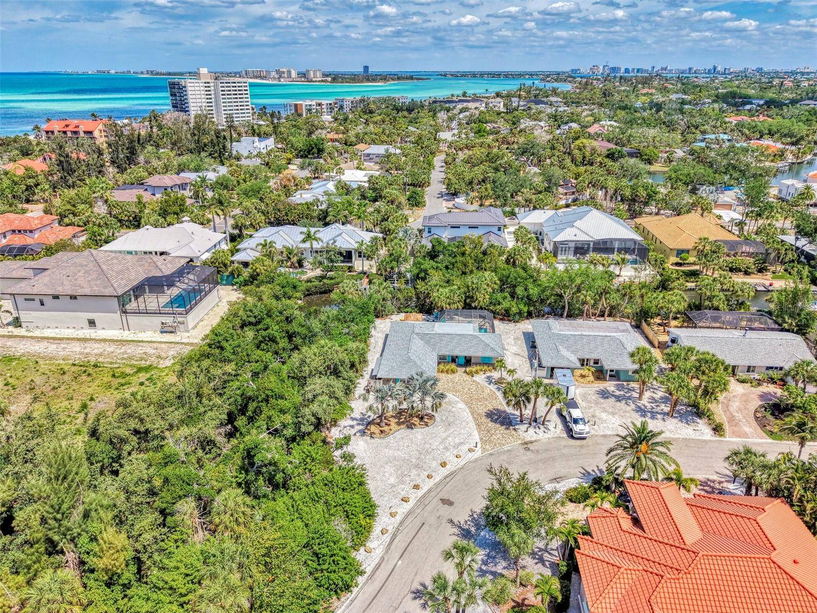307 AVENIDA DE PARADISIO, Sarasota, FL 34242