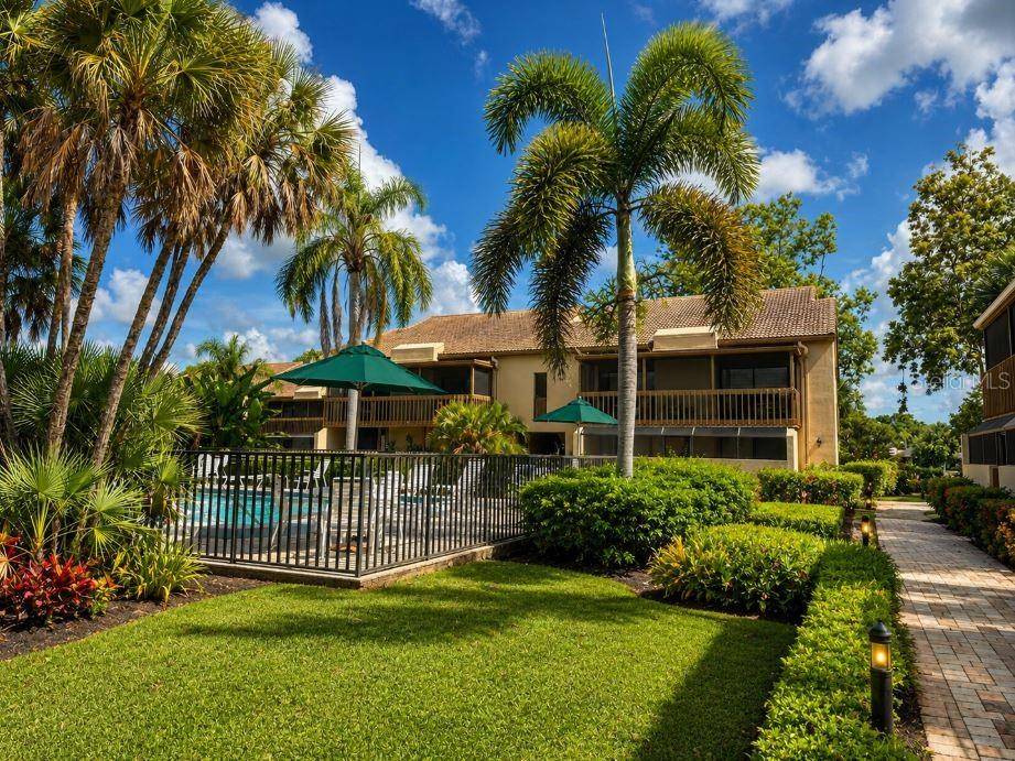 3033 WILLOW GN #10, Sarasota, FL 34235