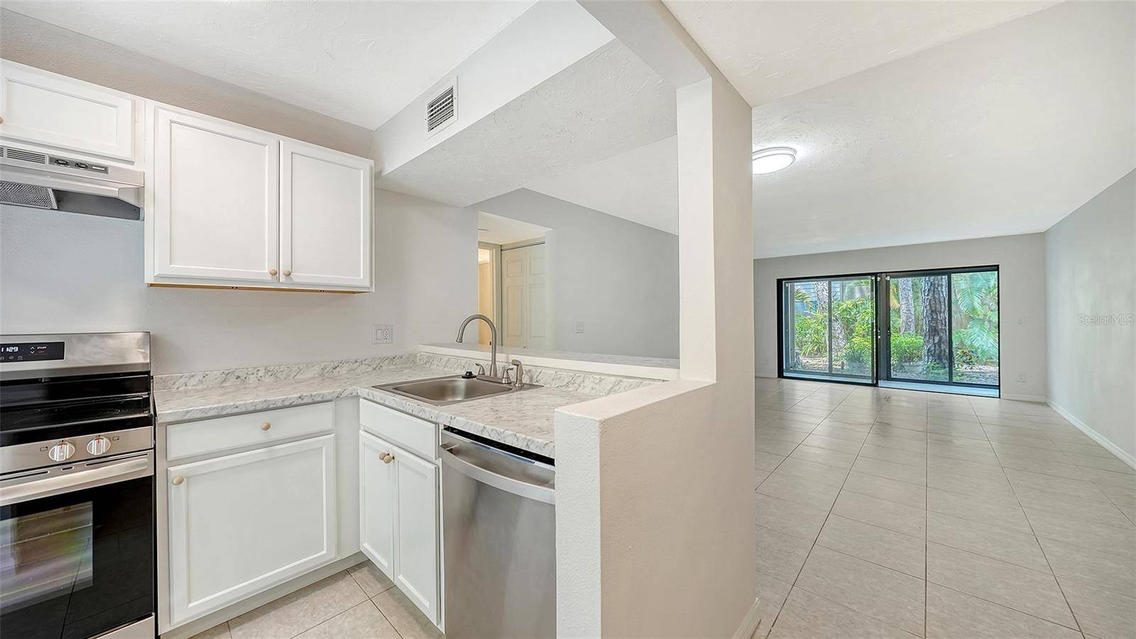 1720 GLENHOUSE DR #326, Sarasota, FL 34231