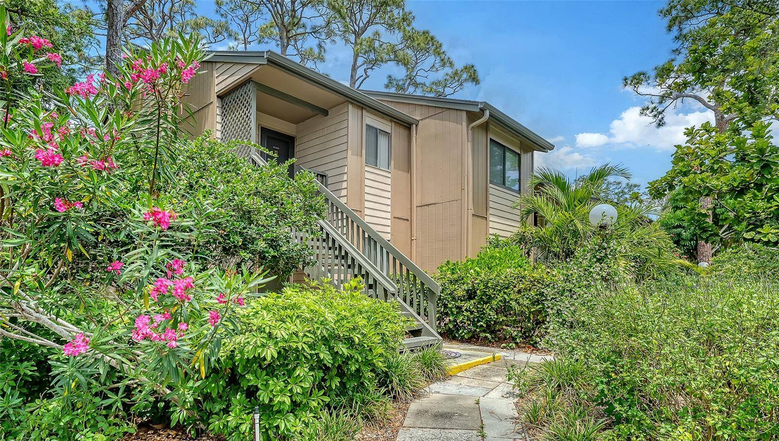 1720 GLENHOUSE DR #326, Sarasota, FL 34231
