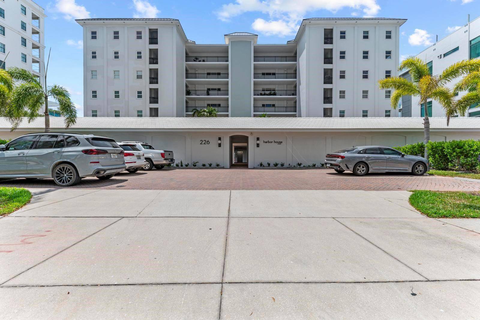 226 GOLDEN GATE PT #33, Sarasota, FL 34236