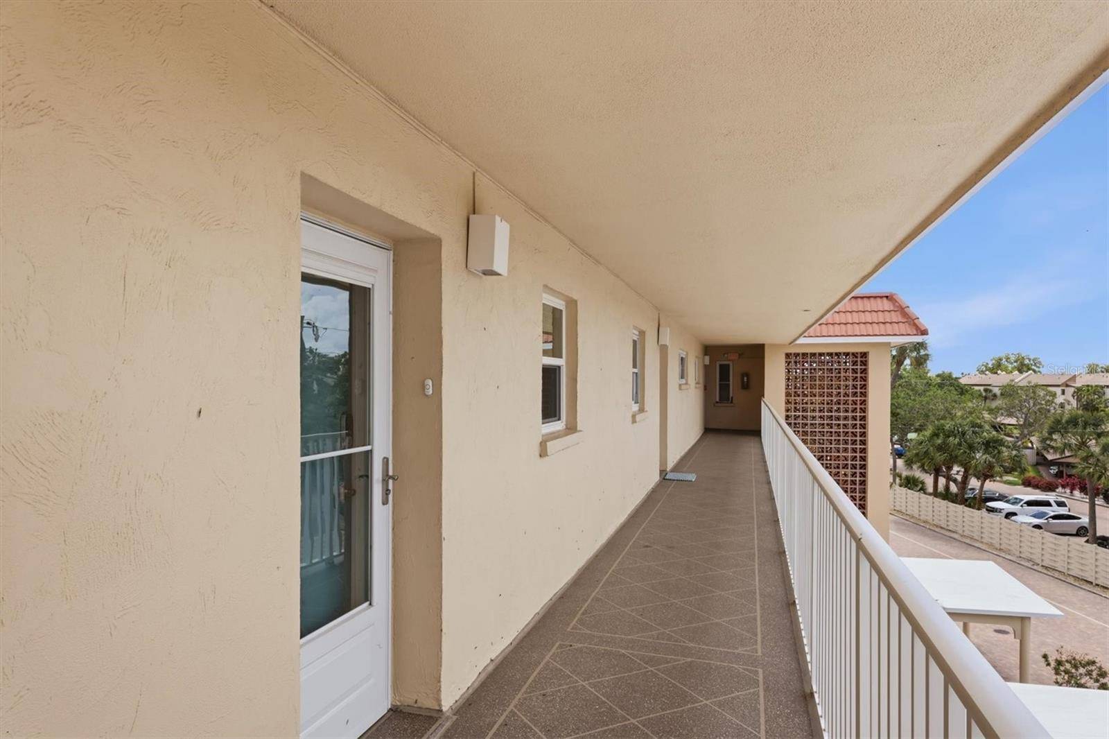 1215 S PORTOFINO DR #406, Sarasota, FL 34242
