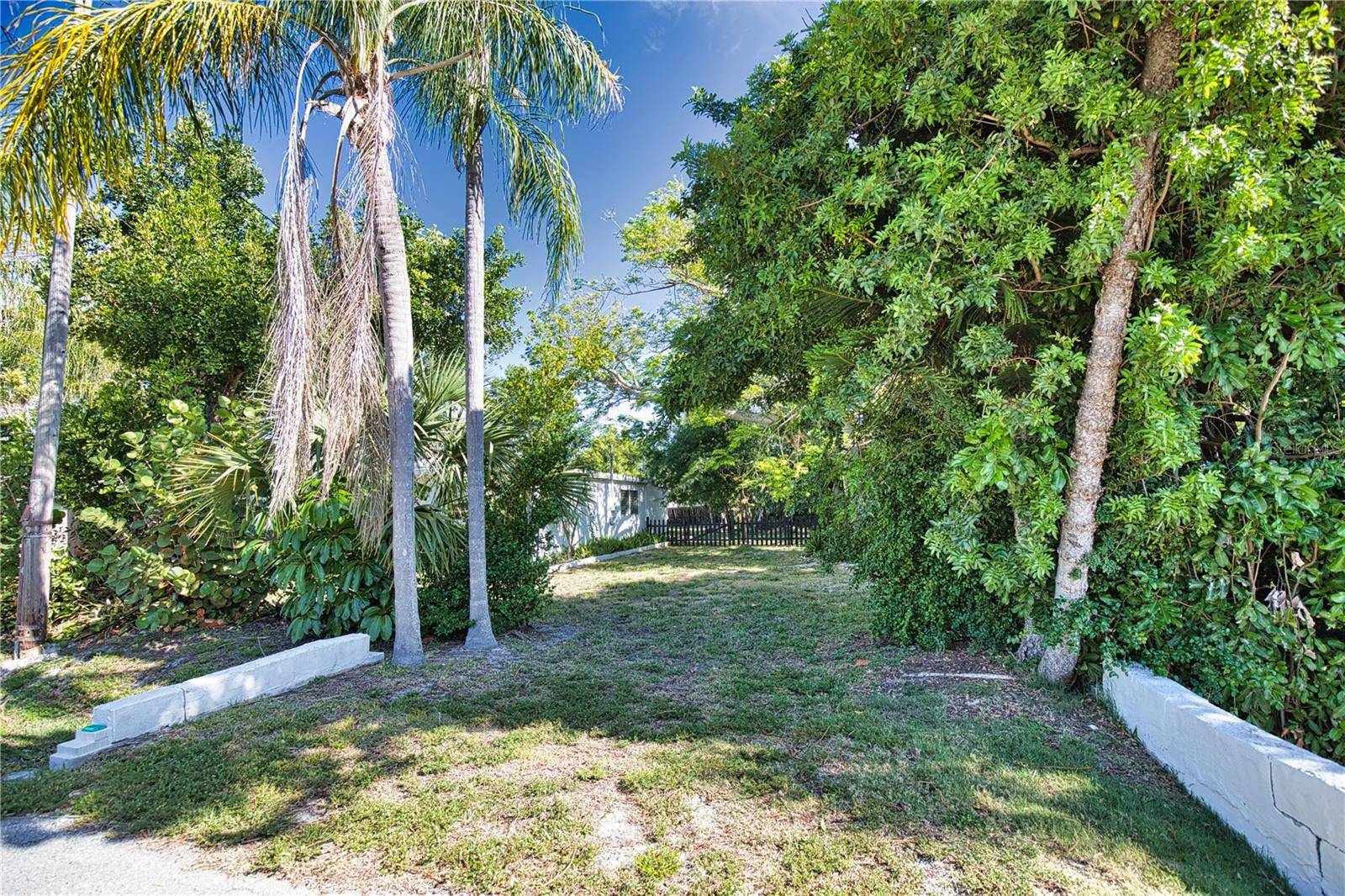 650 EDWARDS ST, Englewood, FL 34223