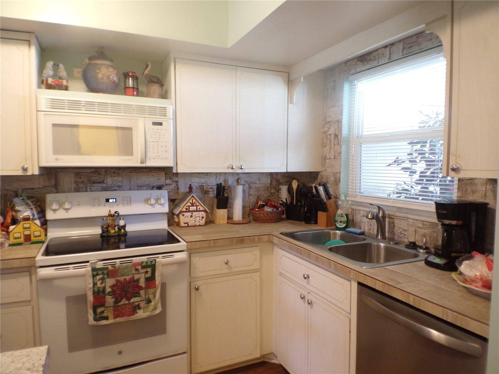 670 PARK CIR, Bradenton, FL 34207