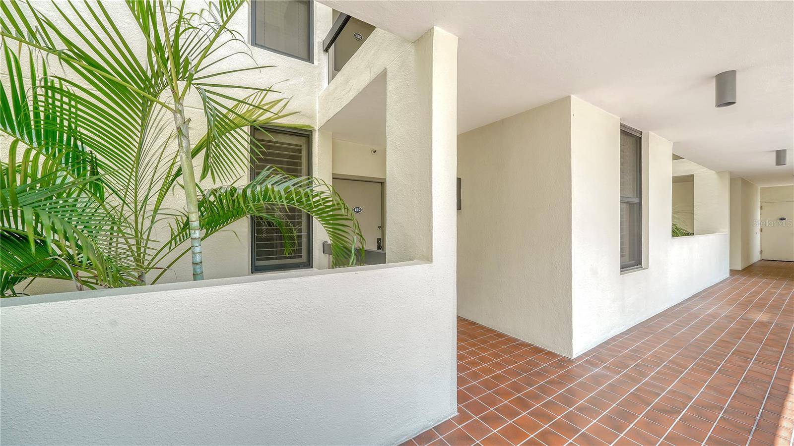 1930 HARBOURSIDE DR #122, Longboat Key, FL 34228