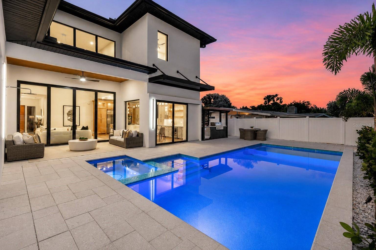 2121 CLEMATIS CT, Sarasota, FL 34239