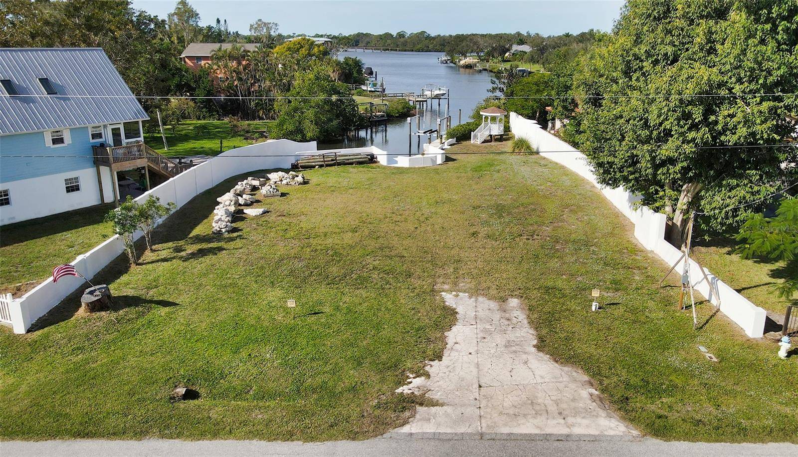 223 RAVENNA ST, Nokomis, FL 34275