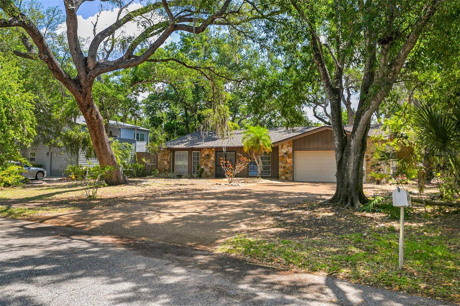 2749 GREENDALE DR, Sarasota, FL 34232