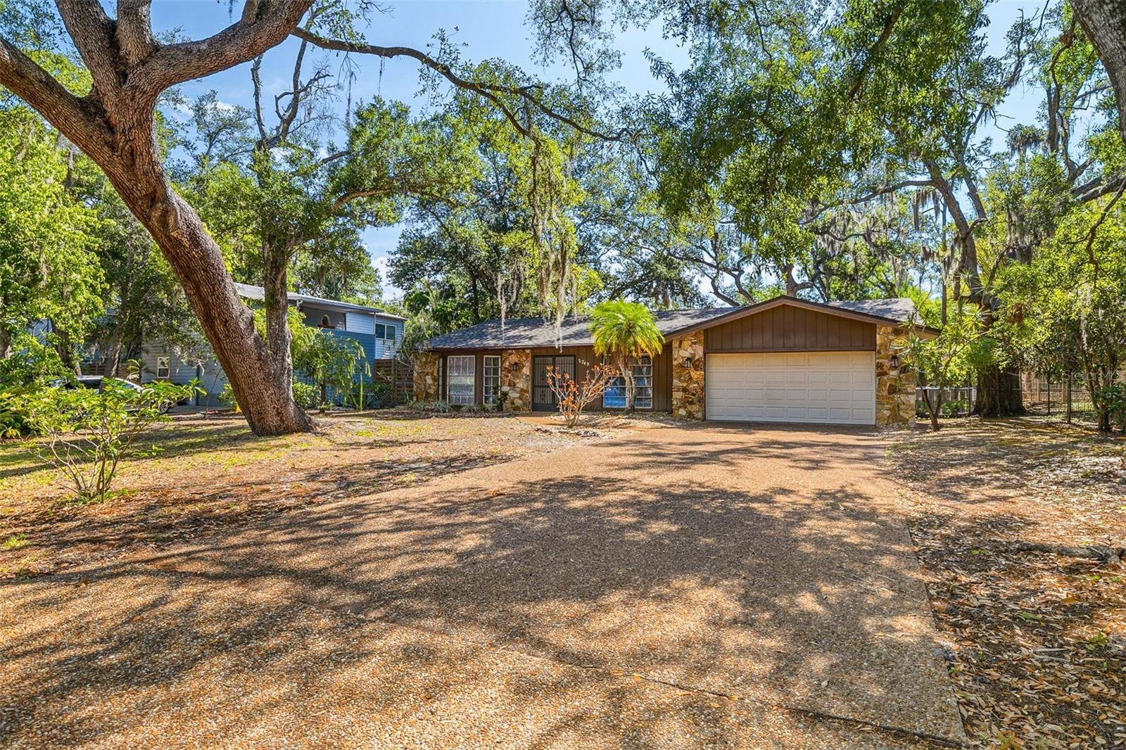 2749 GREENDALE DR, Sarasota, FL 34232
