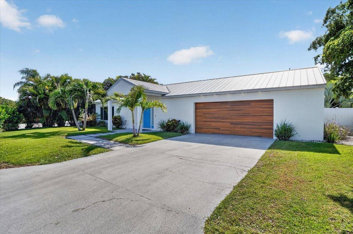 2201 WEBBER ST, Sarasota, FL 34239
