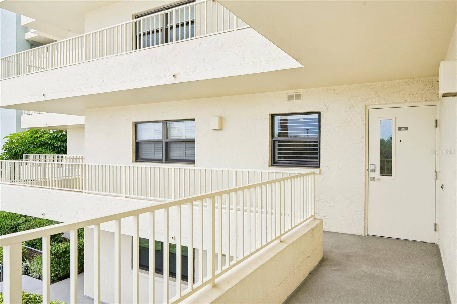 5760 MIDNIGHT PASS RD ##209D, Sarasota, FL 34242