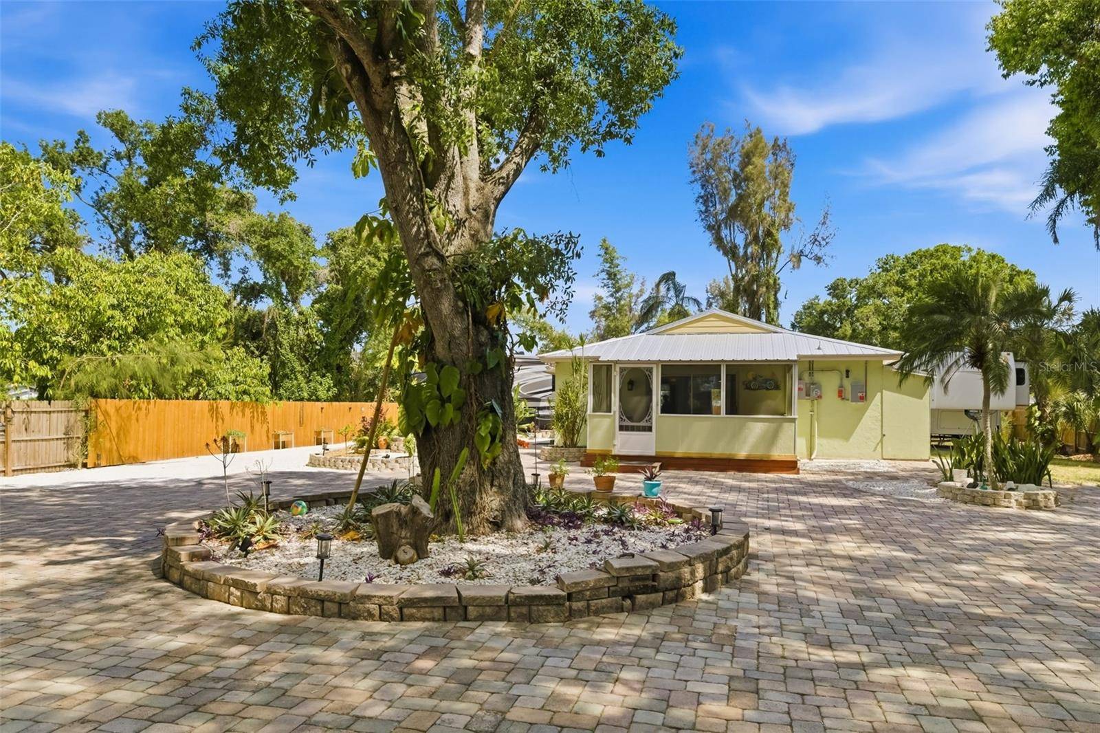 2549 19TH ST, Sarasota, FL 34234