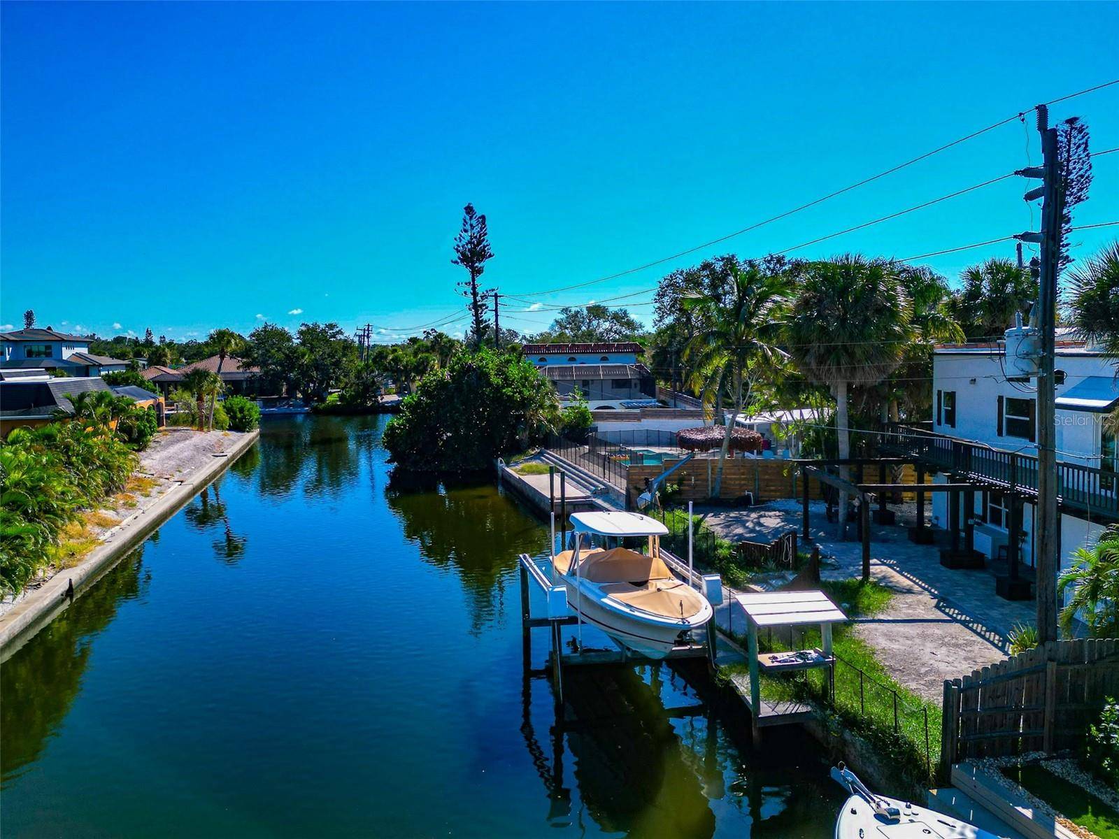 681 AVENIDA DE MAYO, Sarasota, FL 34242